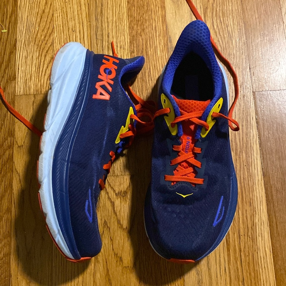 Hoka Men’s “Clifton 9” size 7.5 Wide